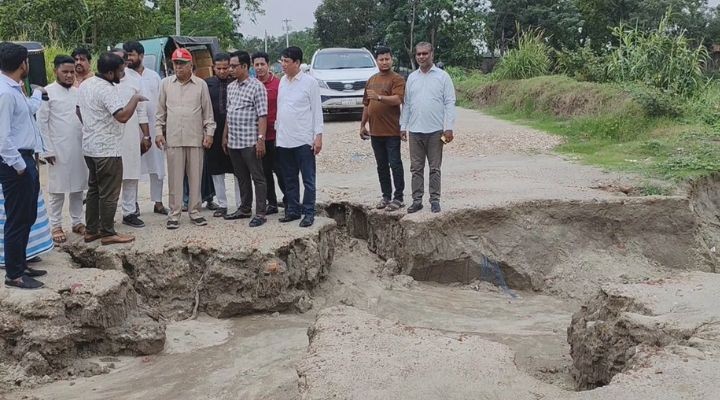 টানা বর্ষণে নবীনগর-আশুগঞ্জ সড়কে ক্ষয়ক্ষতি, পরিদর্শনে এমপি
